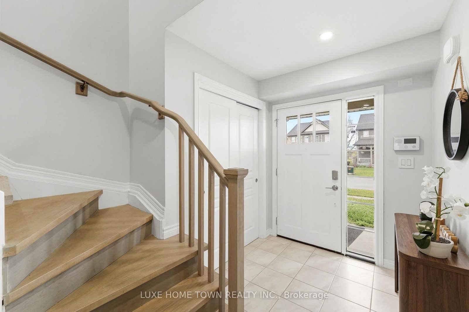 100 Monarch Street - Photo 3
