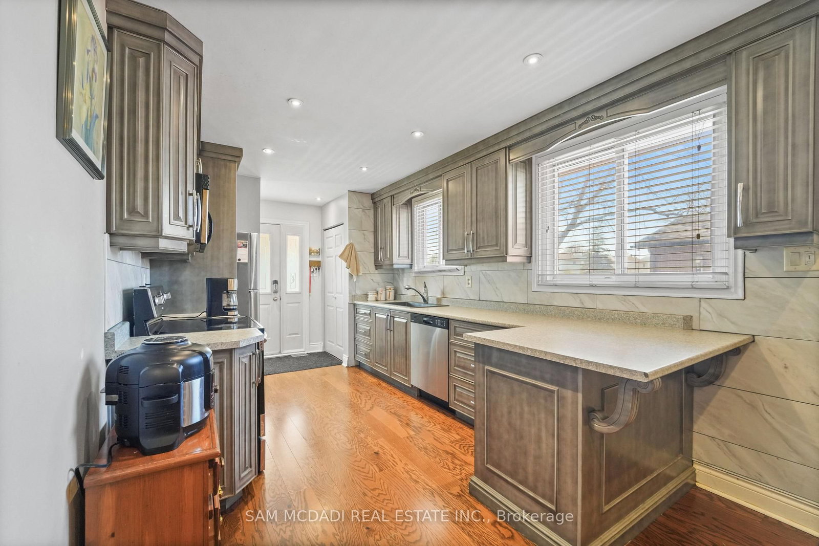 Listing Image 12