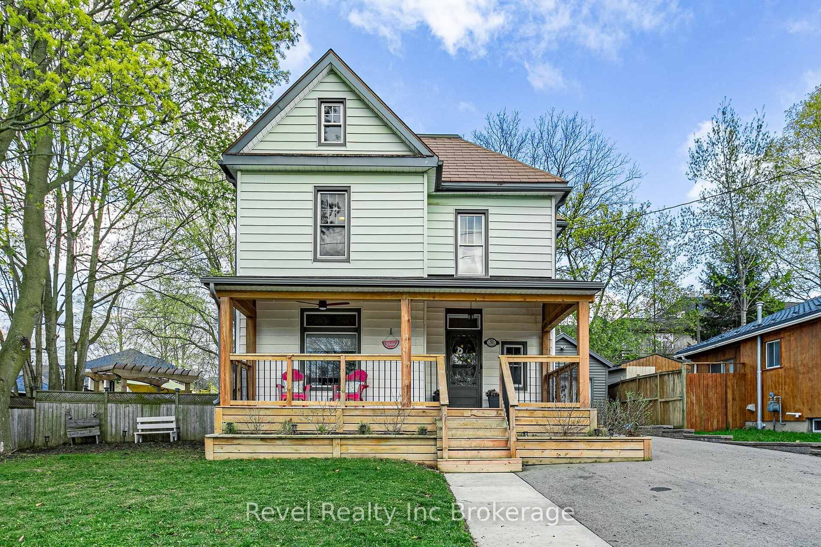 Detached House for sale at 31 Ann Street, Ingersoll, Ontario, N5C 2E9 - South - MLS: X13061182