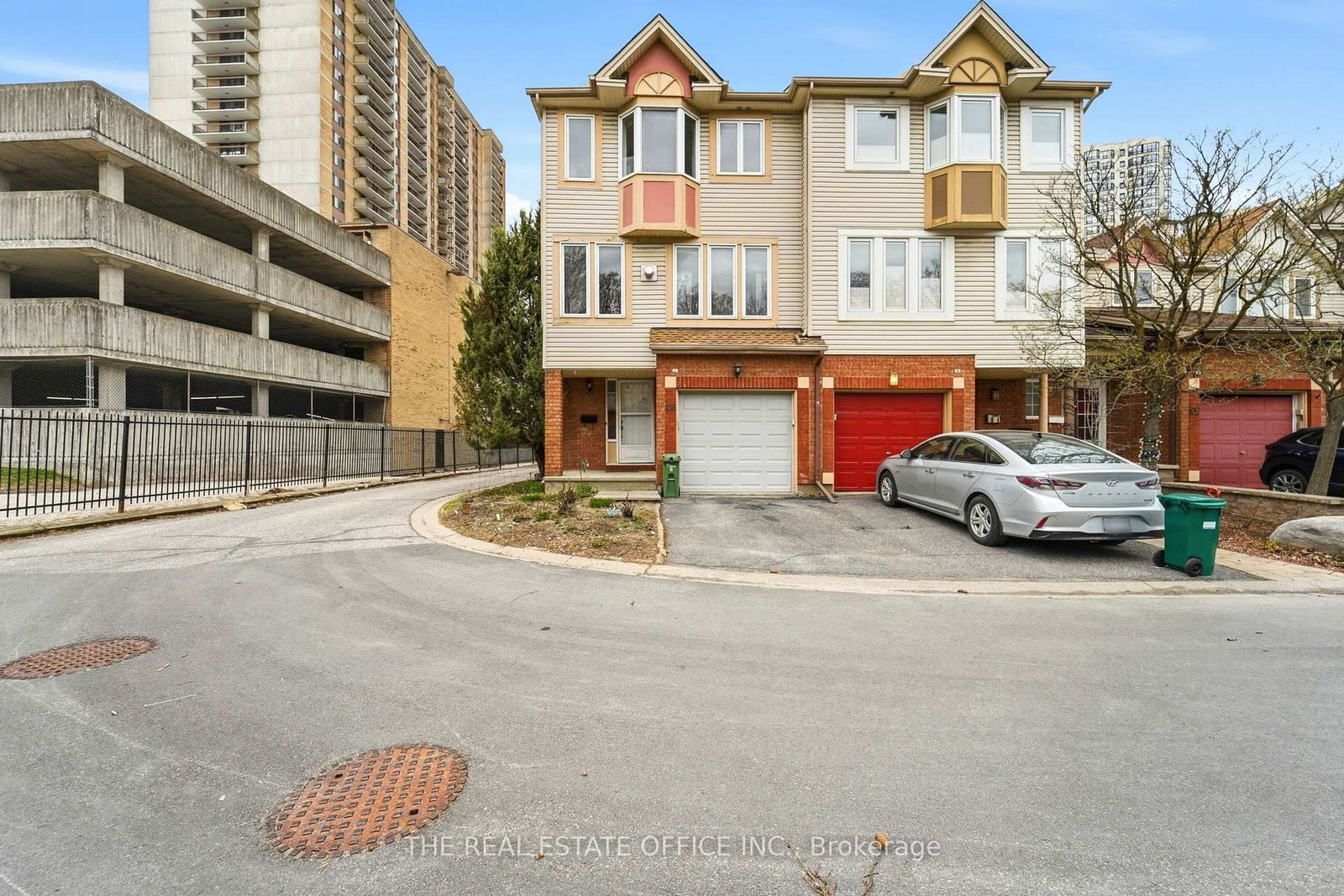 Townhouse for sale at 106 Corsica Private, Ottawa, Ontario, K1G 5Y1 - Riverview Park - MLS: X13061246