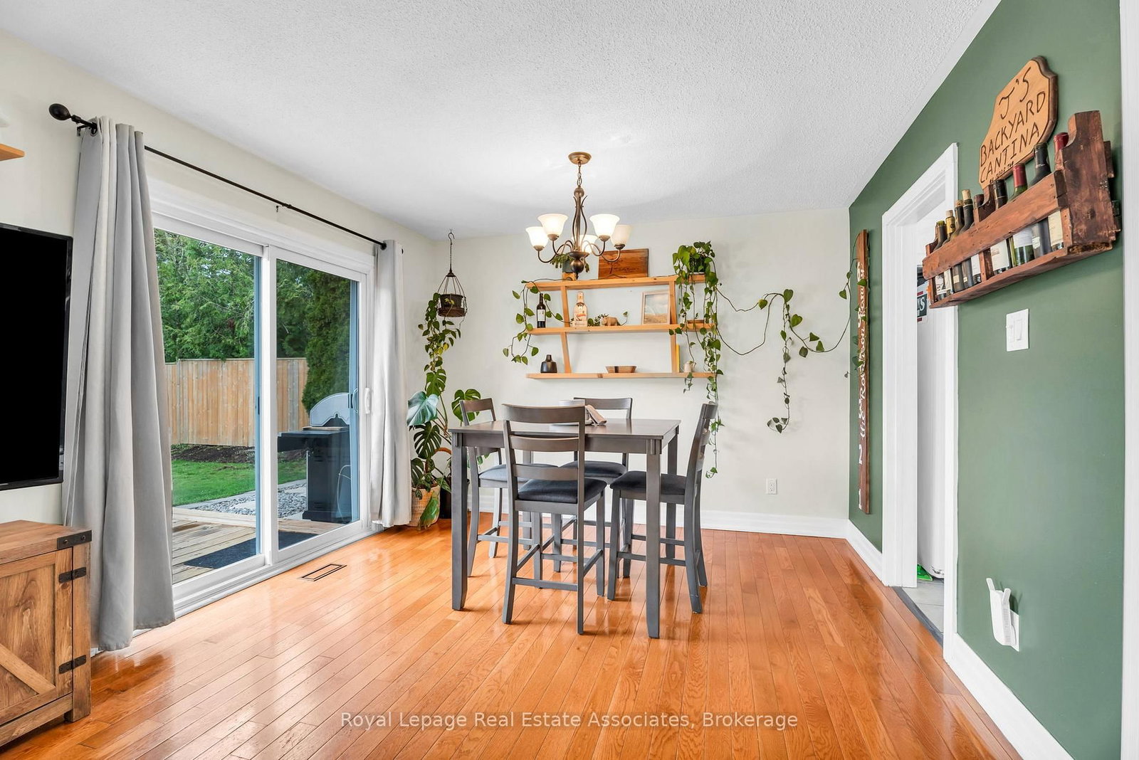 Listing Image 7
