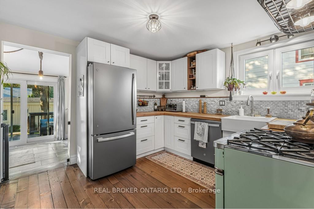 24 Robinson Street S - Photo 11