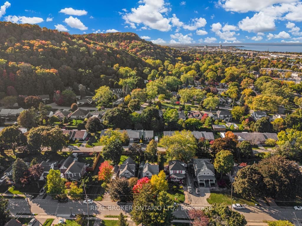 24 Robinson Street S - Photo 3