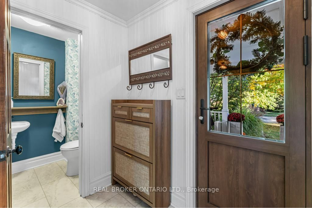 24 Robinson Street S - Photo 9