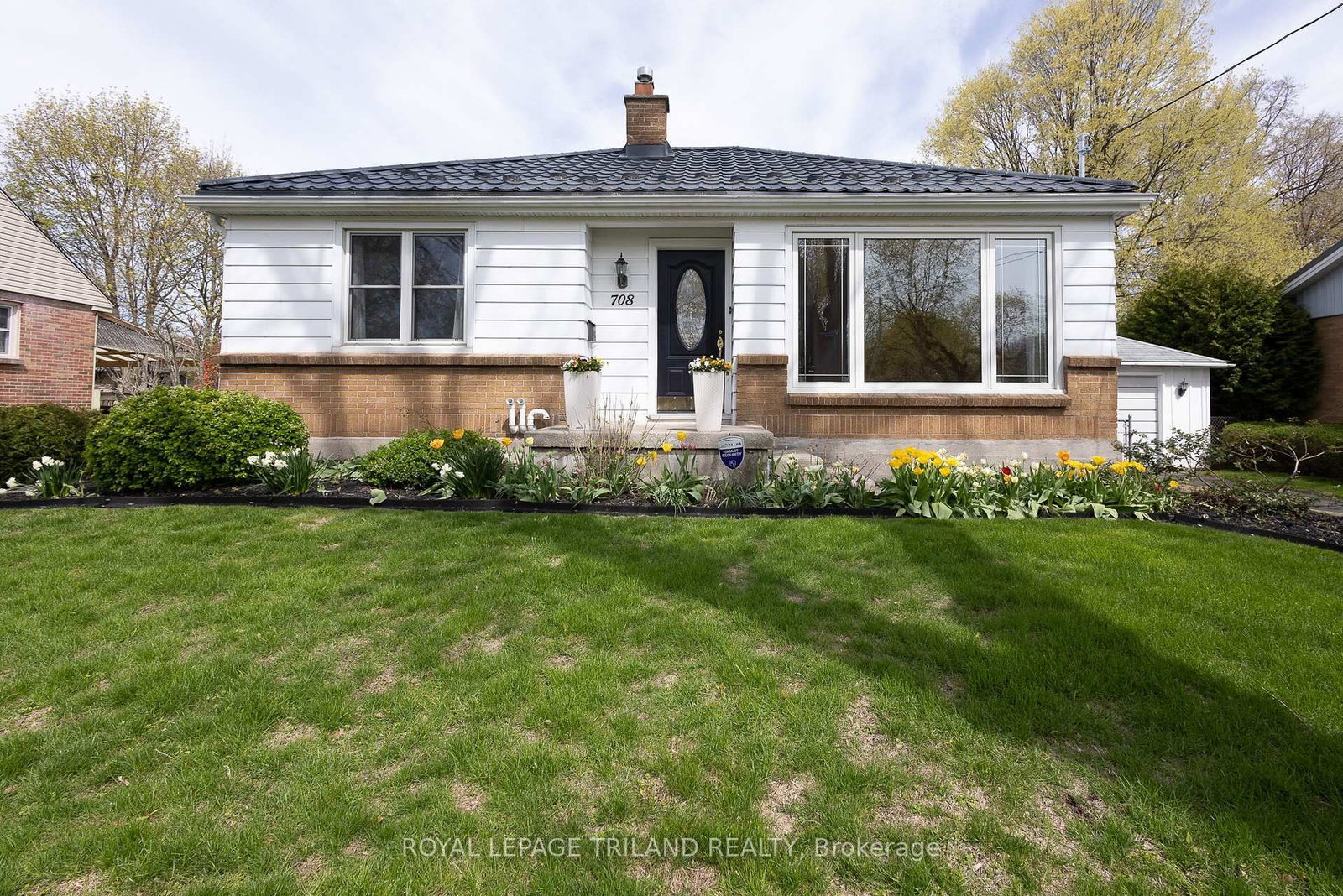 Detached House for sale at 708 Norwood Avenue, London East, Ontario, N5Y 4M7 - East A - MLS: X13062058