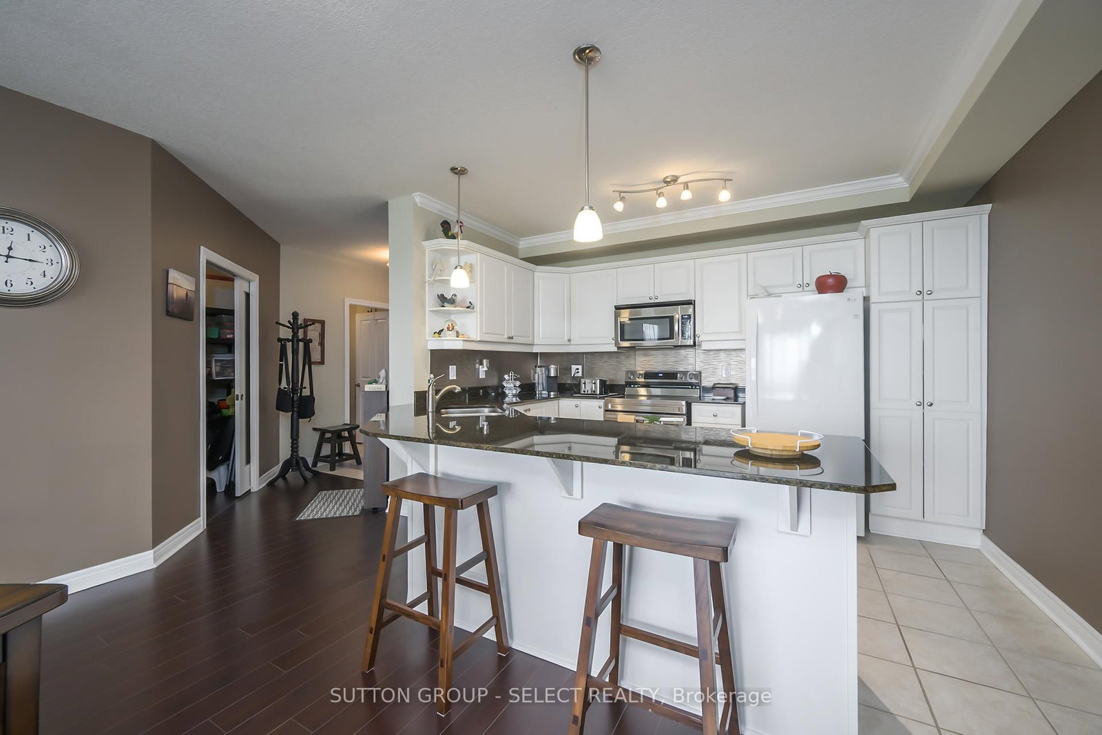 1030 CORONATION Drive, Unit 606 - Photo 4