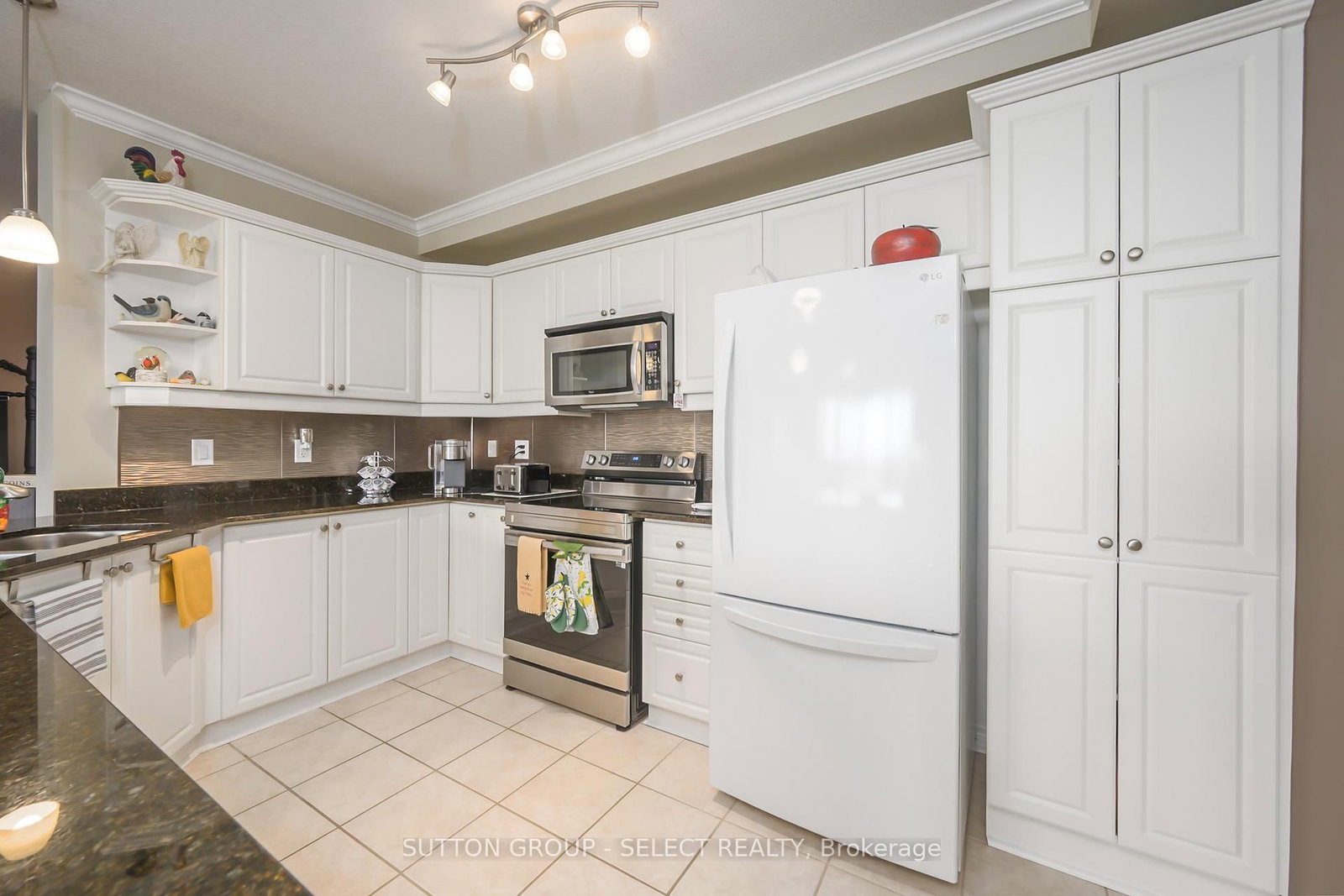 1030 CORONATION Drive, Unit 606 - Photo 5