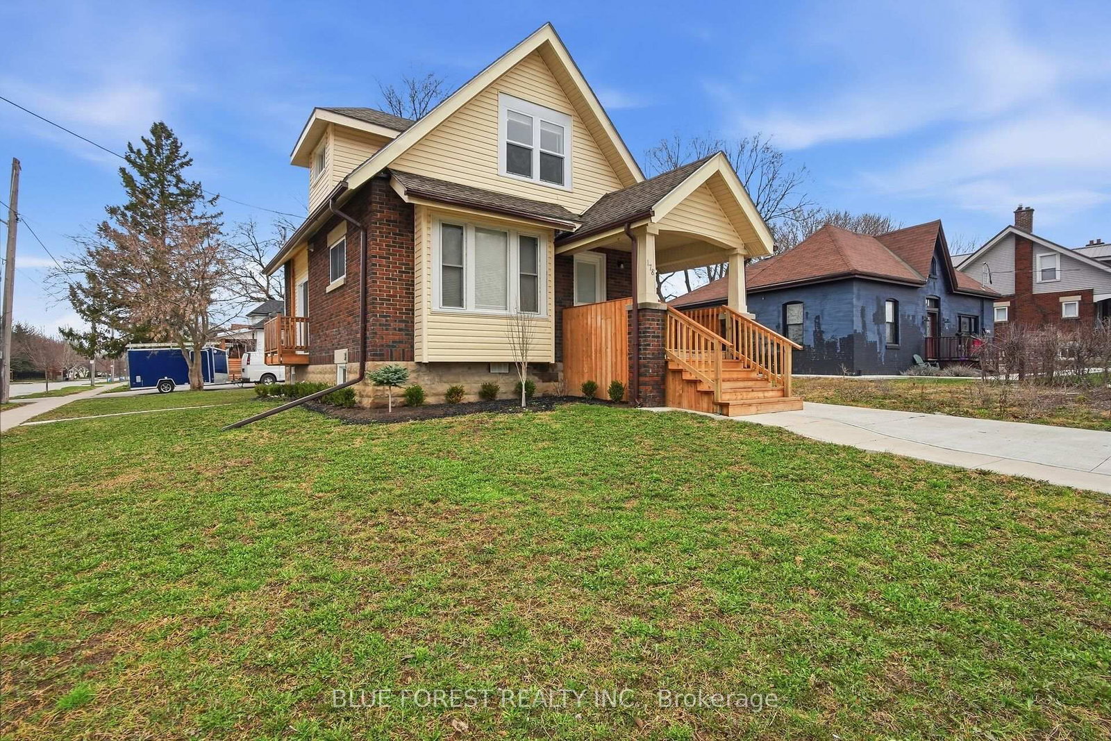 Detached House for sale at 178 Thompson Road, London South, Ontario, N5Z 2Y8 - South I - MLS: X13062236