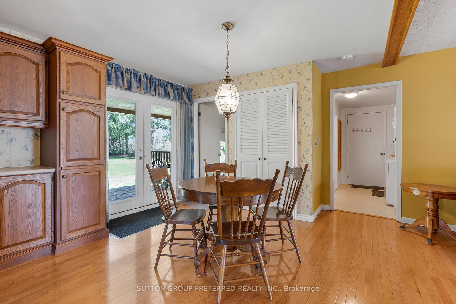 Listing Image 4
