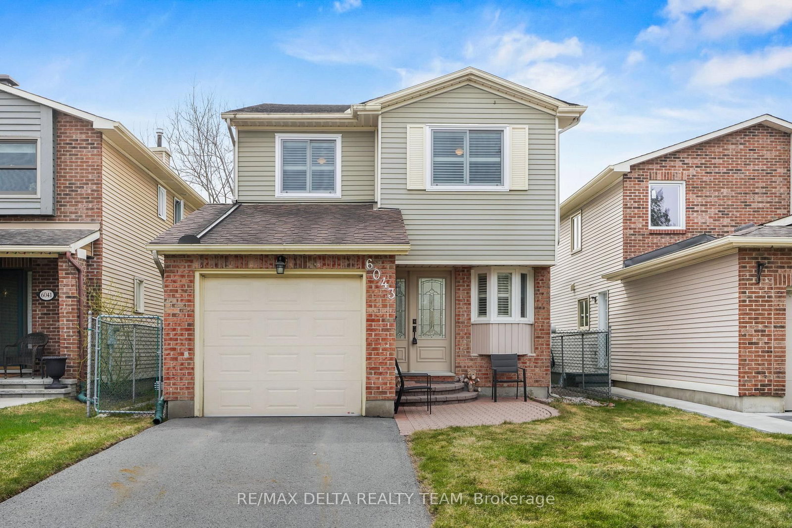 Detached House for sale at 6043 VALLEY FIELD Crescent, Ottawa, Ontario, K1C 5P2 - Chapel Hill - MLS: X13062556