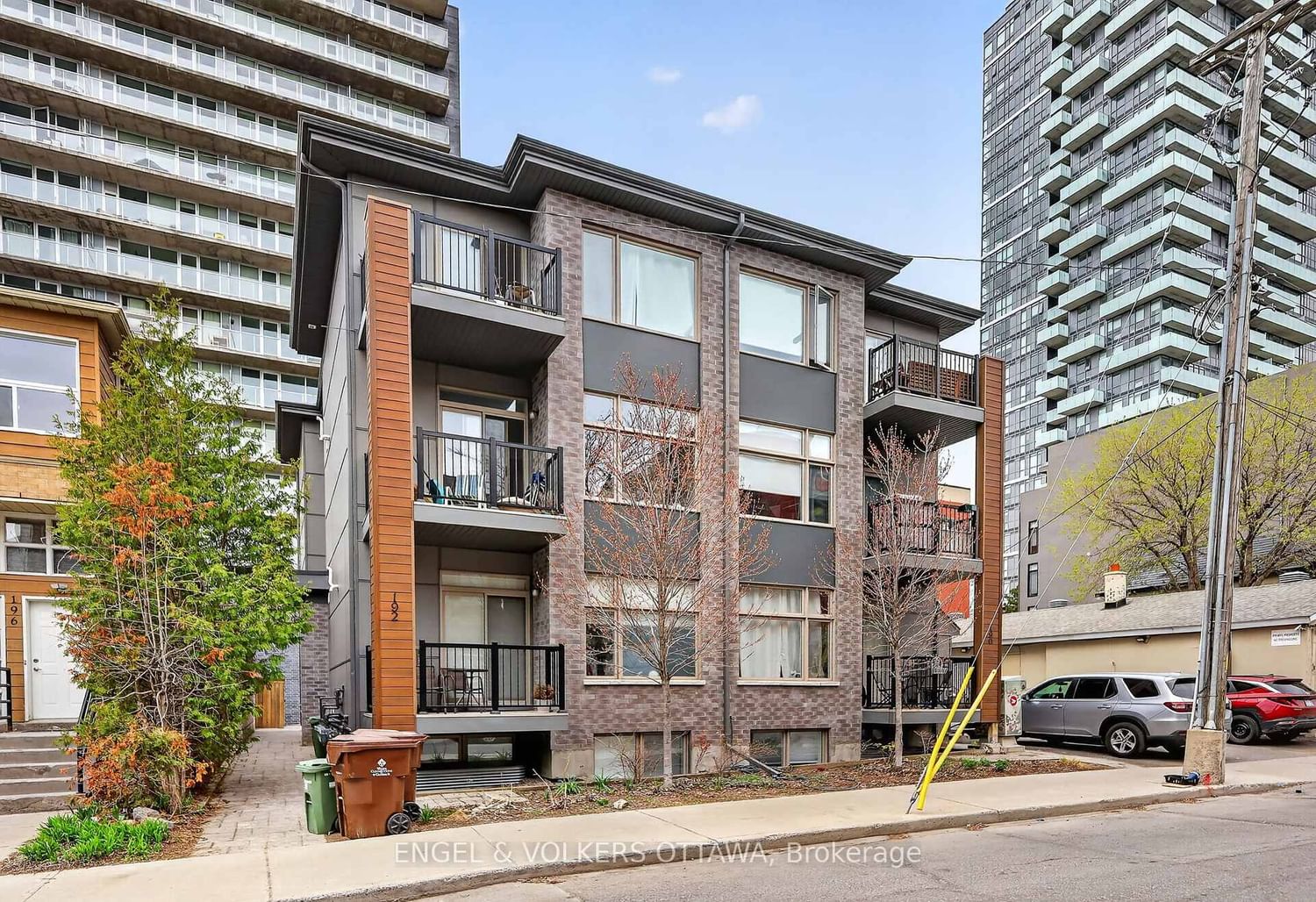 192 Forward Avenue, Unit A