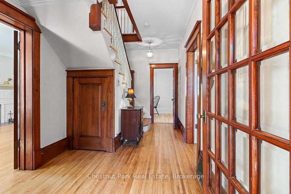 190 4th Street W