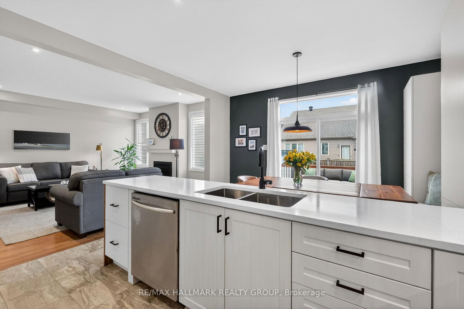 558 Genevriers Street - Photo 10