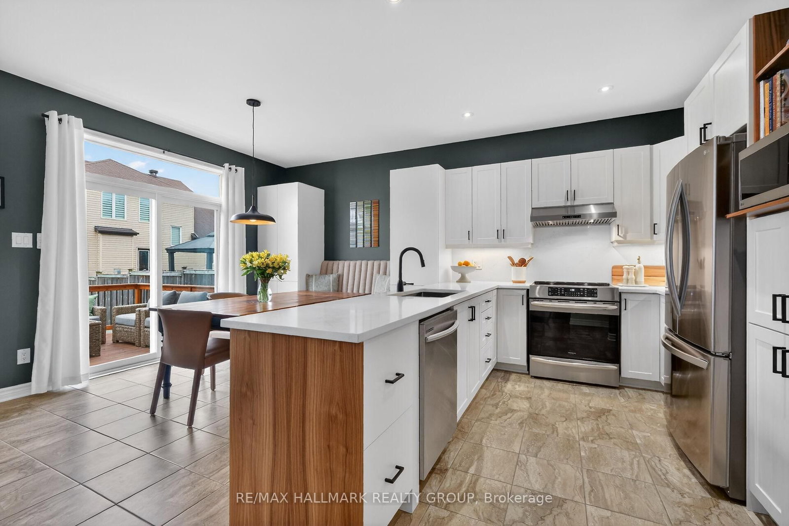 558 Genevriers Street - Photo 13