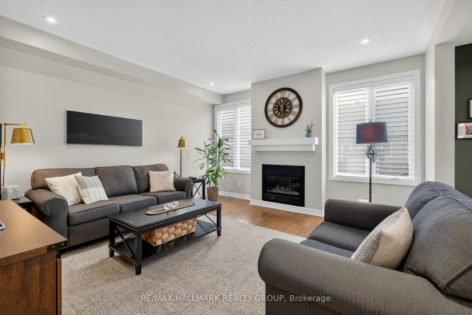 558 Genevriers Street - Photo 4