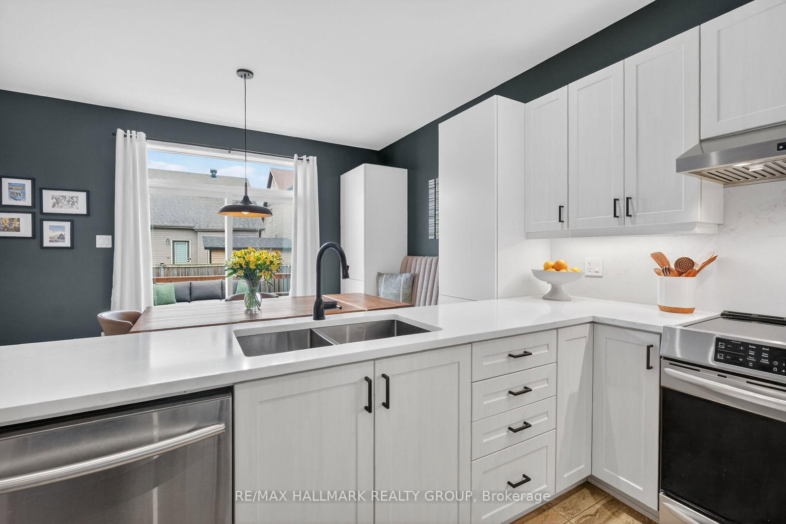 558 Genevriers Street - Photo 9