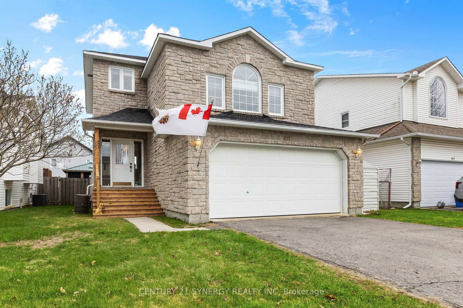 Detached House for sale at 207 Stiver Street, Russell, Ontario, K4R 1G9 - Village of Russell - MLS: X13062930