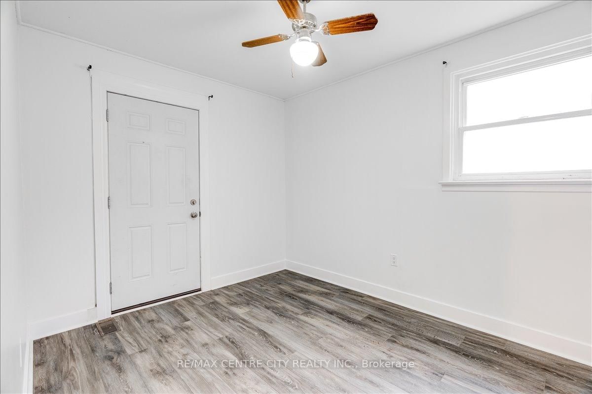 549 Victoria Street - Photo 15