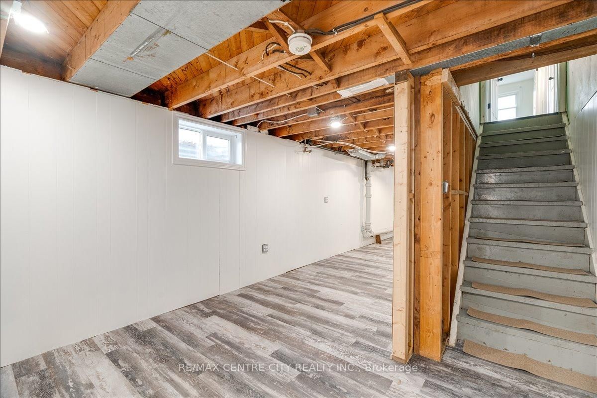 549 Victoria Street - Photo 16