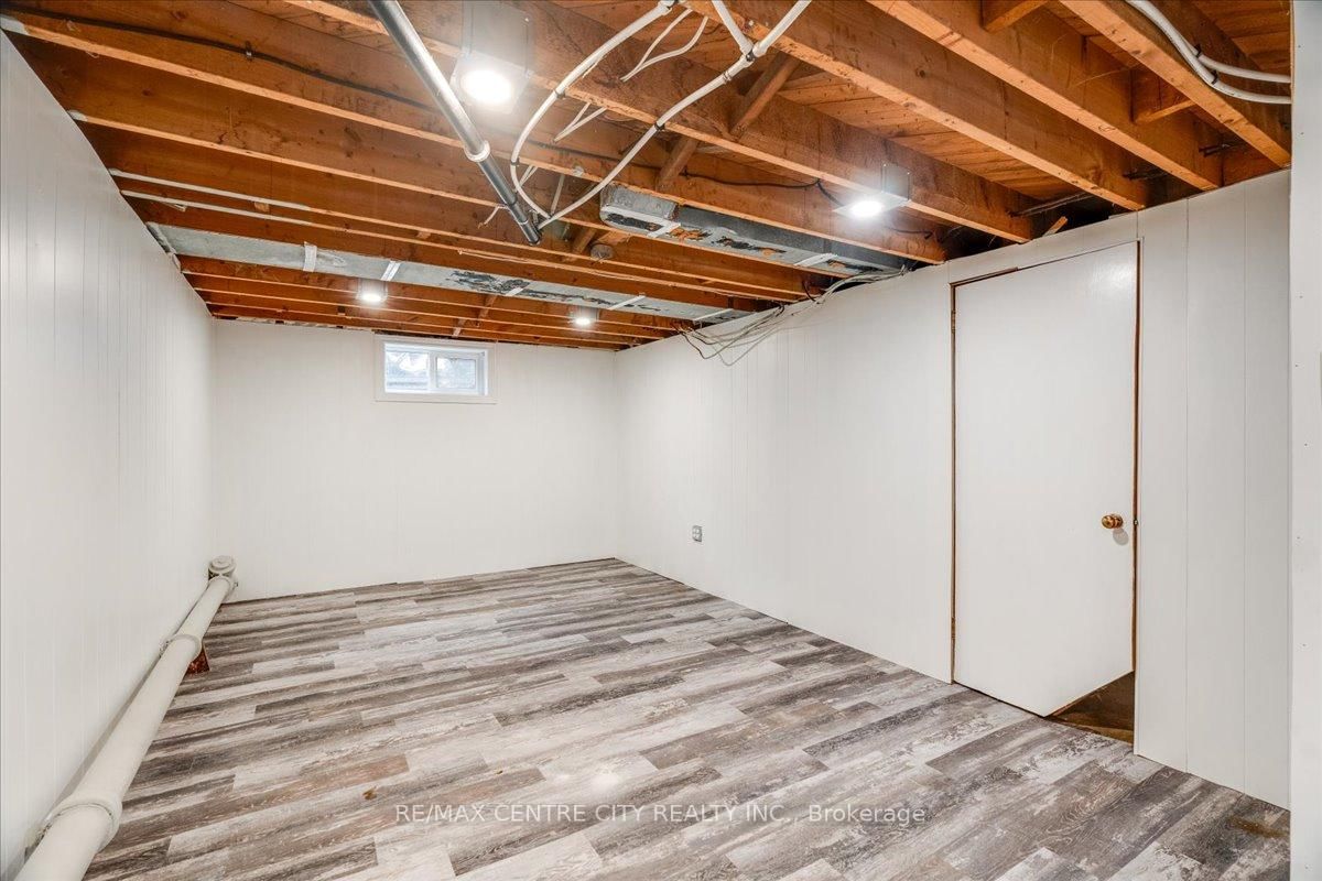 549 Victoria Street - Photo 18