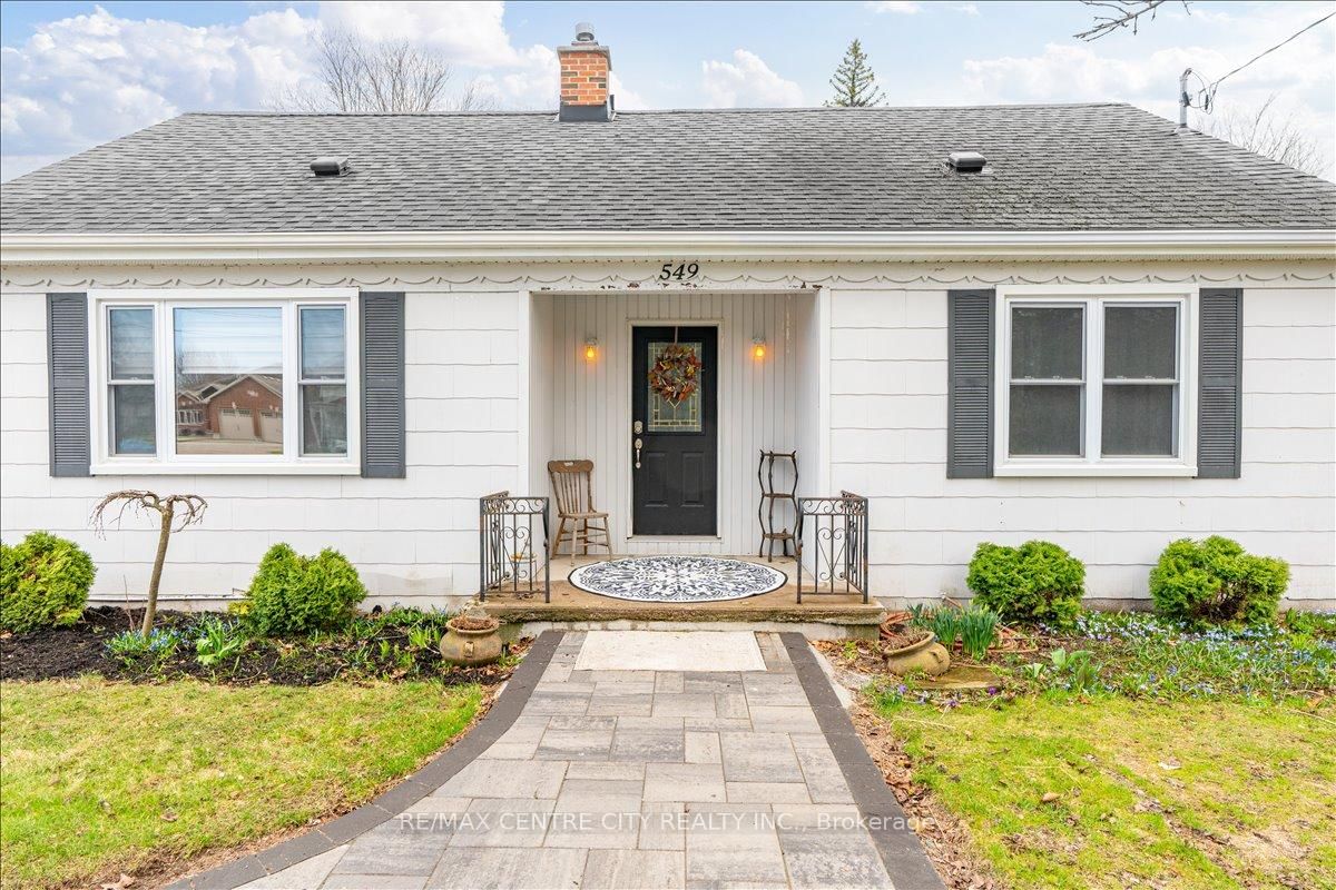 549 Victoria Street - Photo 3