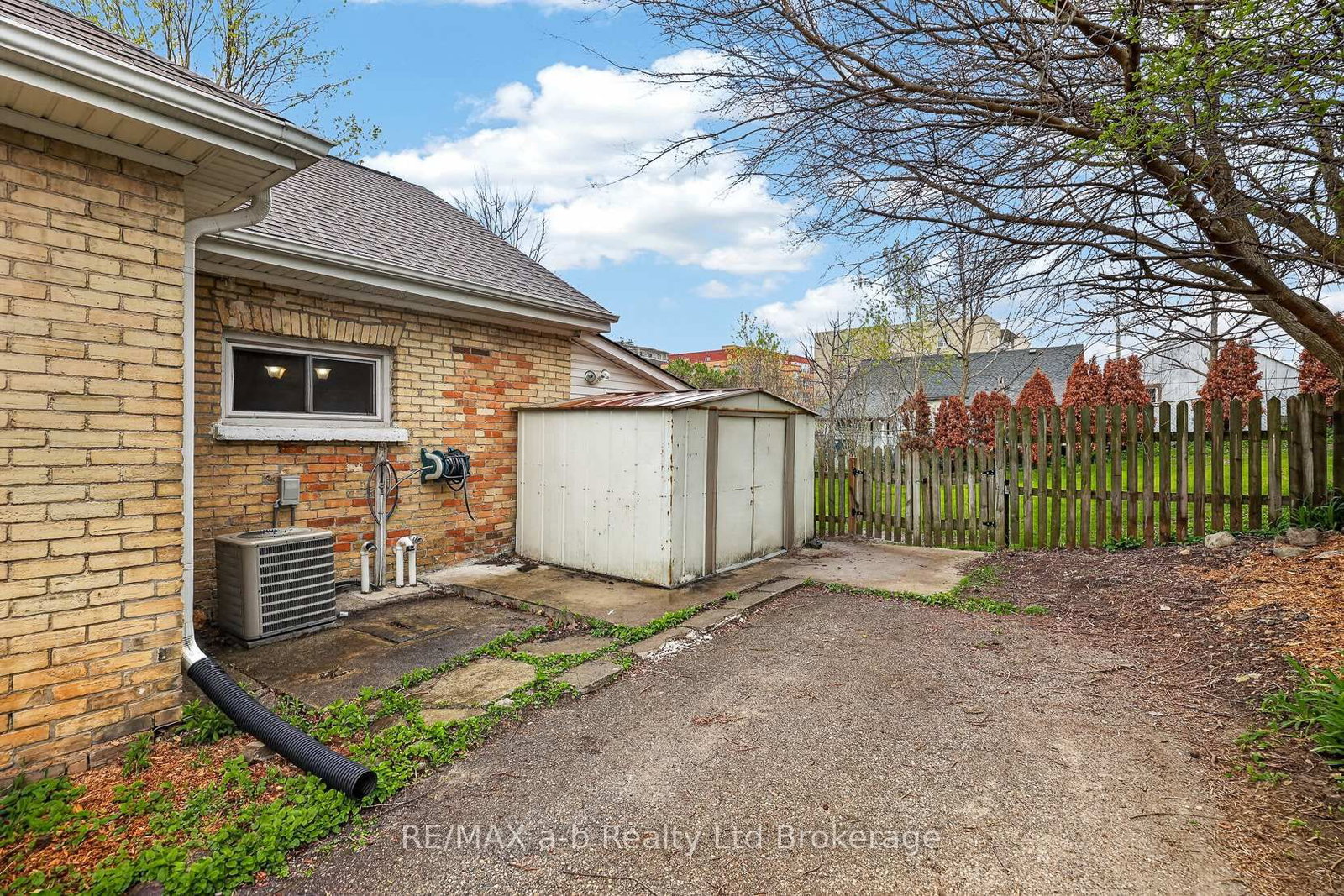 Listing Image 7