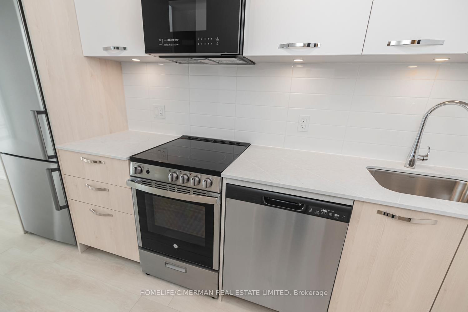 75 James Street S, Unit 2016 - Photo 15