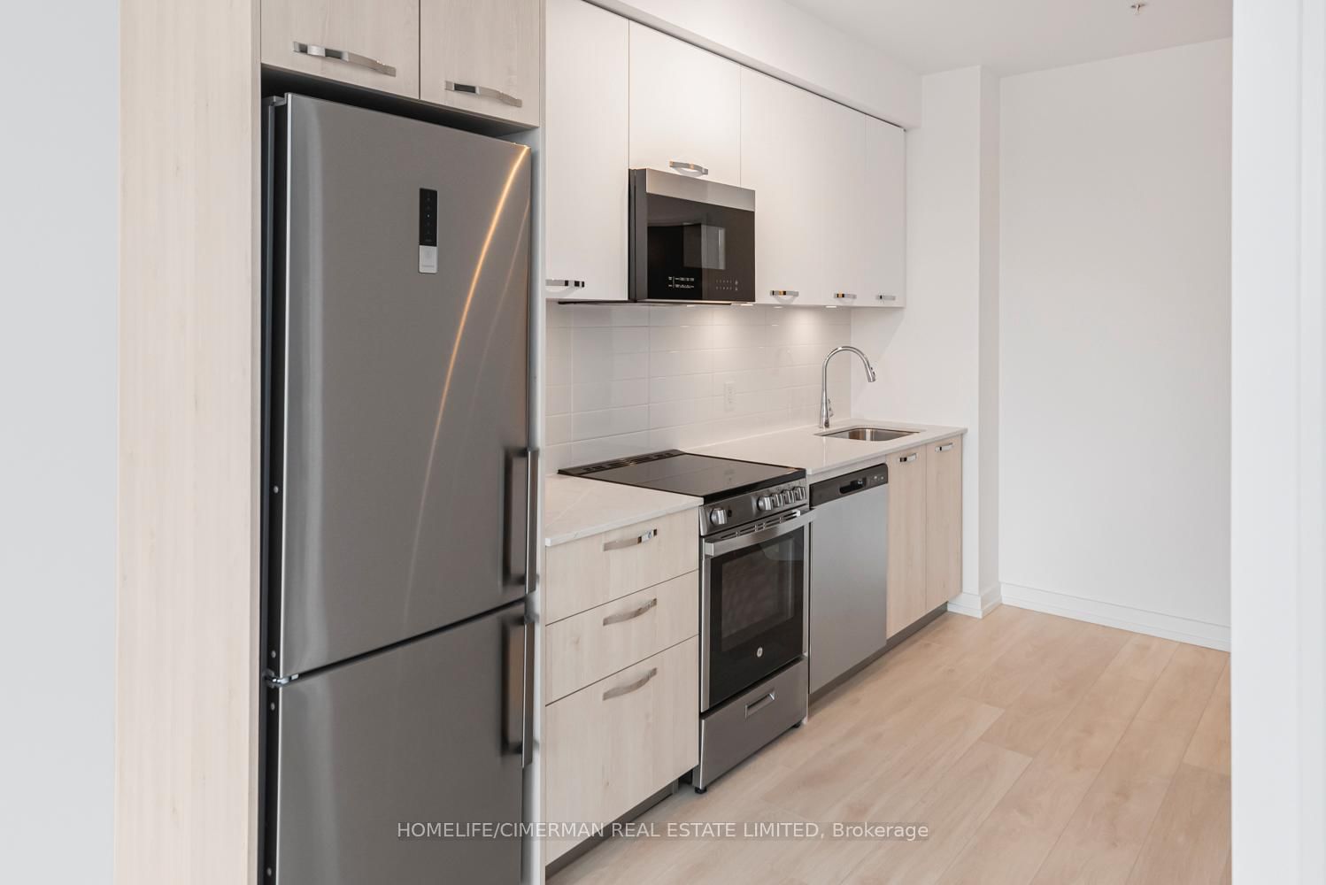 75 James Street S, Unit 2016 - Photo 16