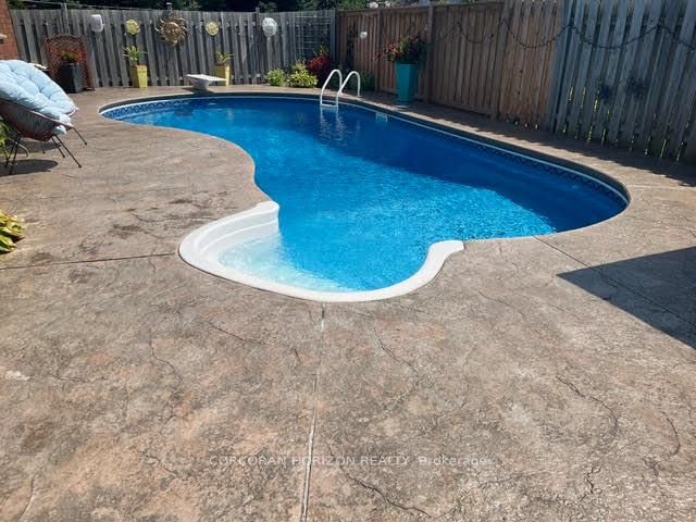 35 Southview Crescent