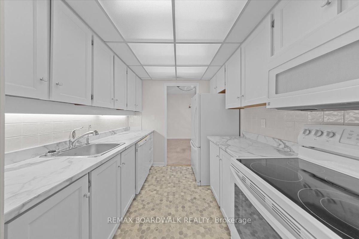 20 The Driveway Drive, Unit 702 - Photo 4