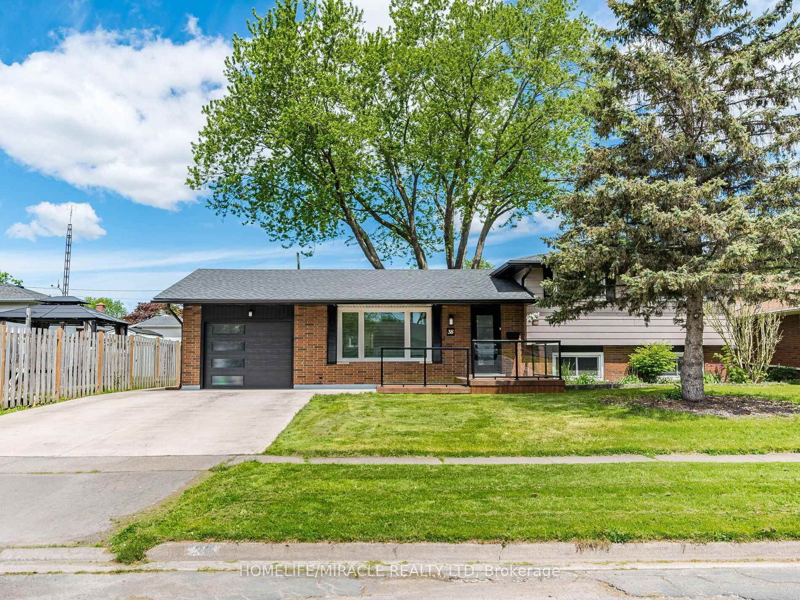 Detached House for sale at 38 Martha Court, Welland, Ontario, L3C 4N2 - Prince Charles - MLS: X13063706