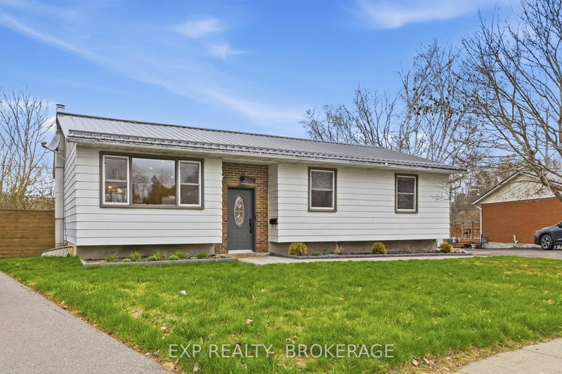 home for sale on 789 Aylmer Crescent