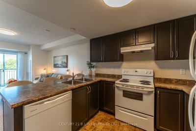 Unit 403 — 67 Kingsbury Square — photo 5