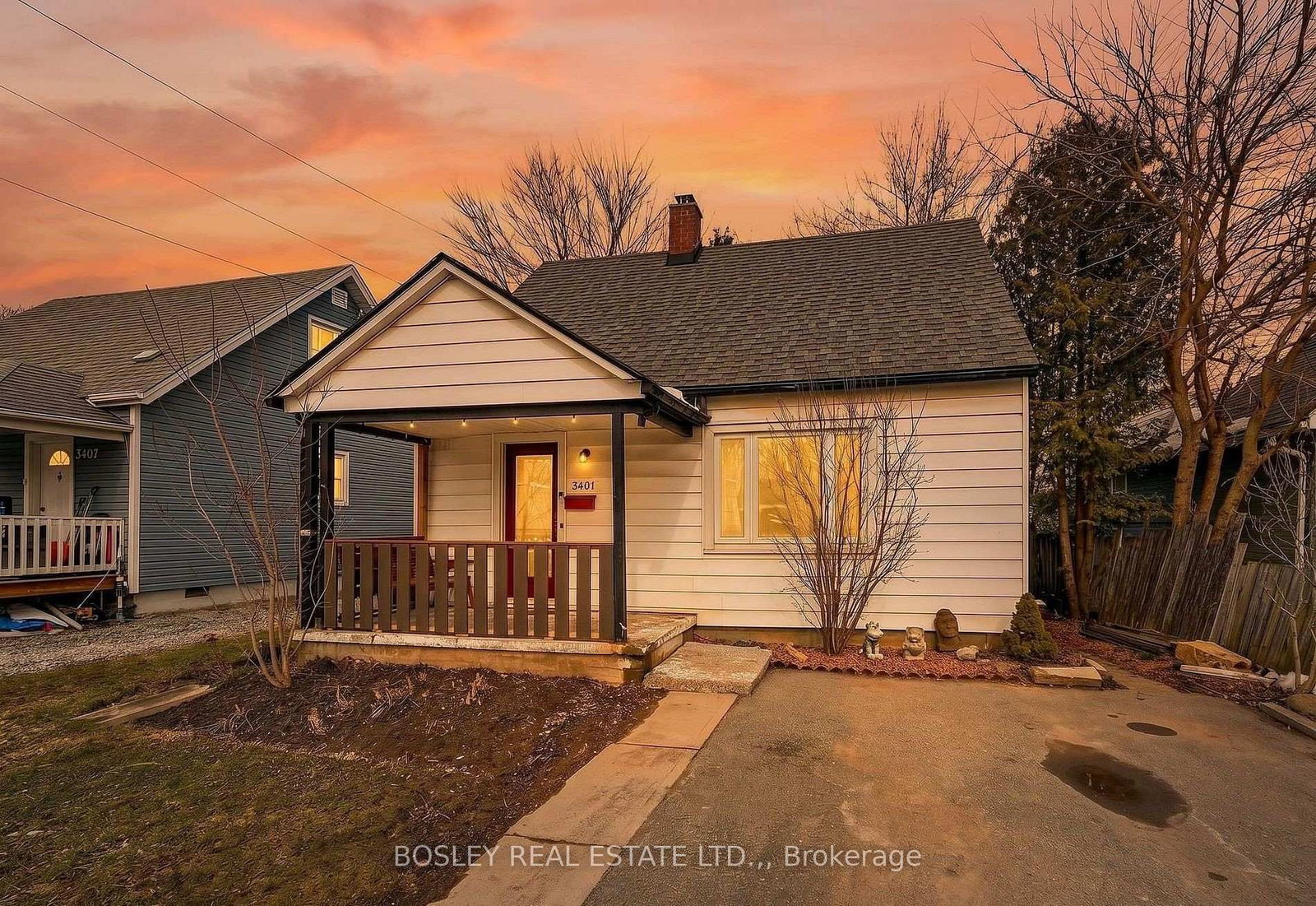 Detached House for sale at 5401 Menzie Street, Niagara Falls, Ontario, L2E 2V7 - Downtown - MLS: X13064234
