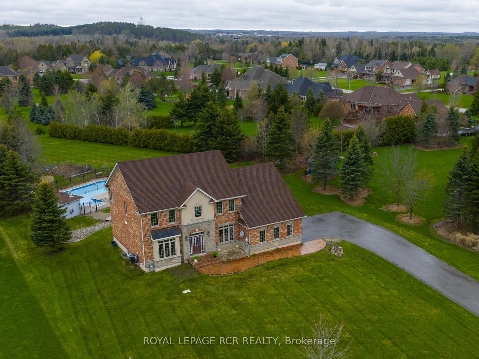 18 Leenders Lane • Erin, ON photo 2