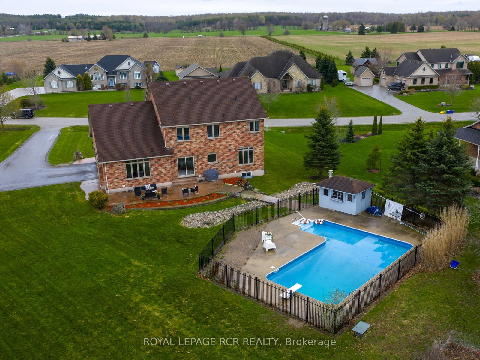 18 Leenders Lane • Erin, ON photo 3