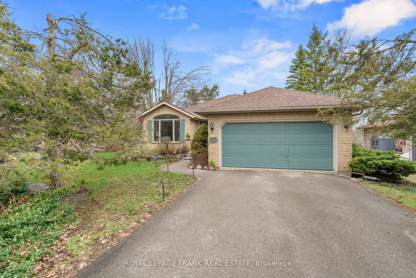 Detached House for sale at 37 Island Bay Drive, Kawartha Lakes, Ontario, K0M 1A0 - Bobcaygeon - MLS: X13064596
