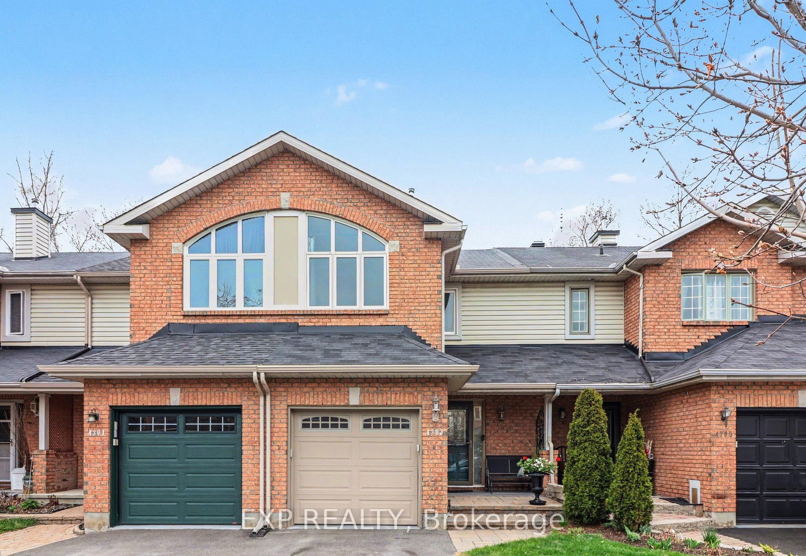 Townhouse for sale at 4303 Sunwood Crescent, Ottawa, Ontario, K1J 1B8 - Carson Grove - MLS: X13065310