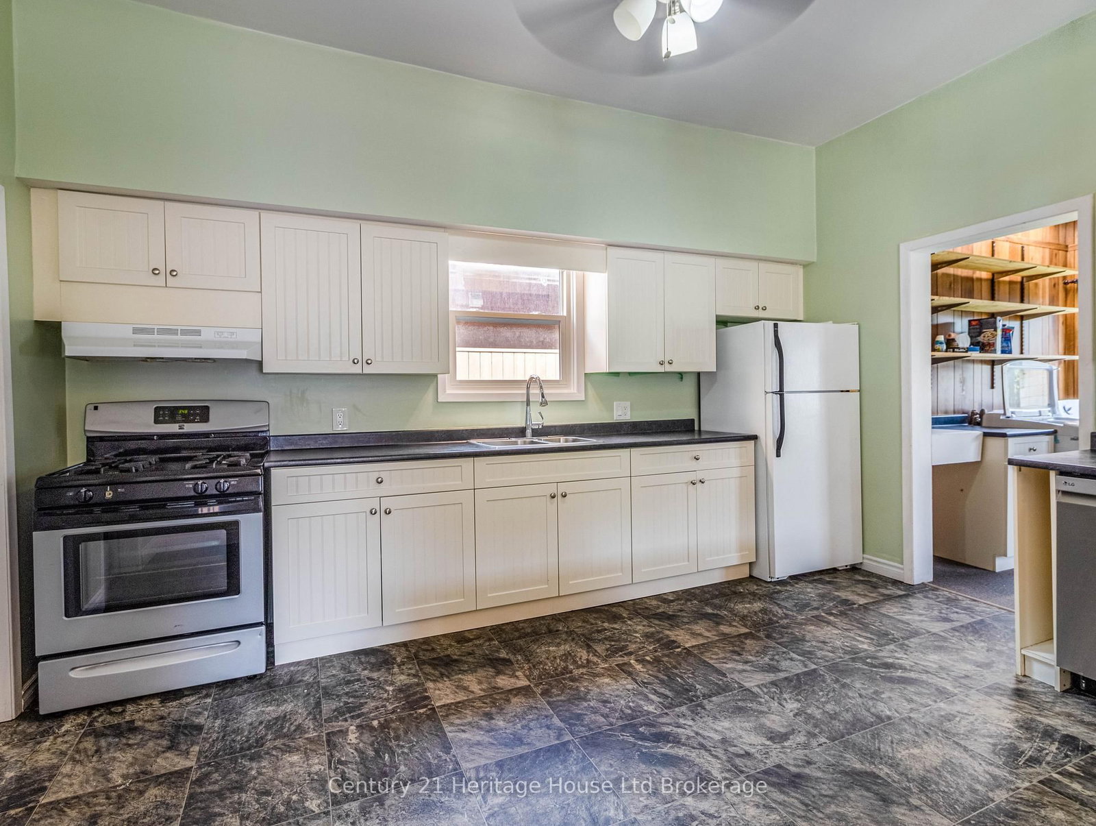 552 Hatch Street • Woodstock, ON photo 14