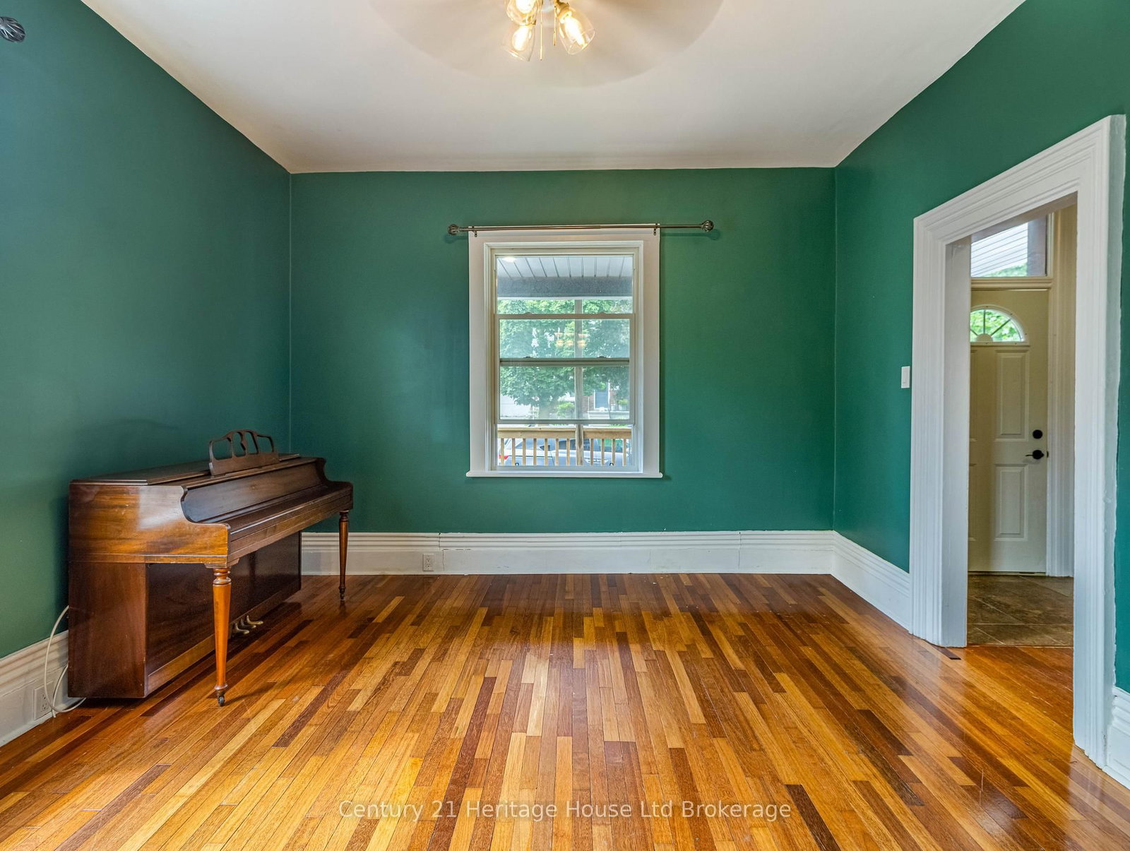 552 Hatch Street • Woodstock, ON photo 6