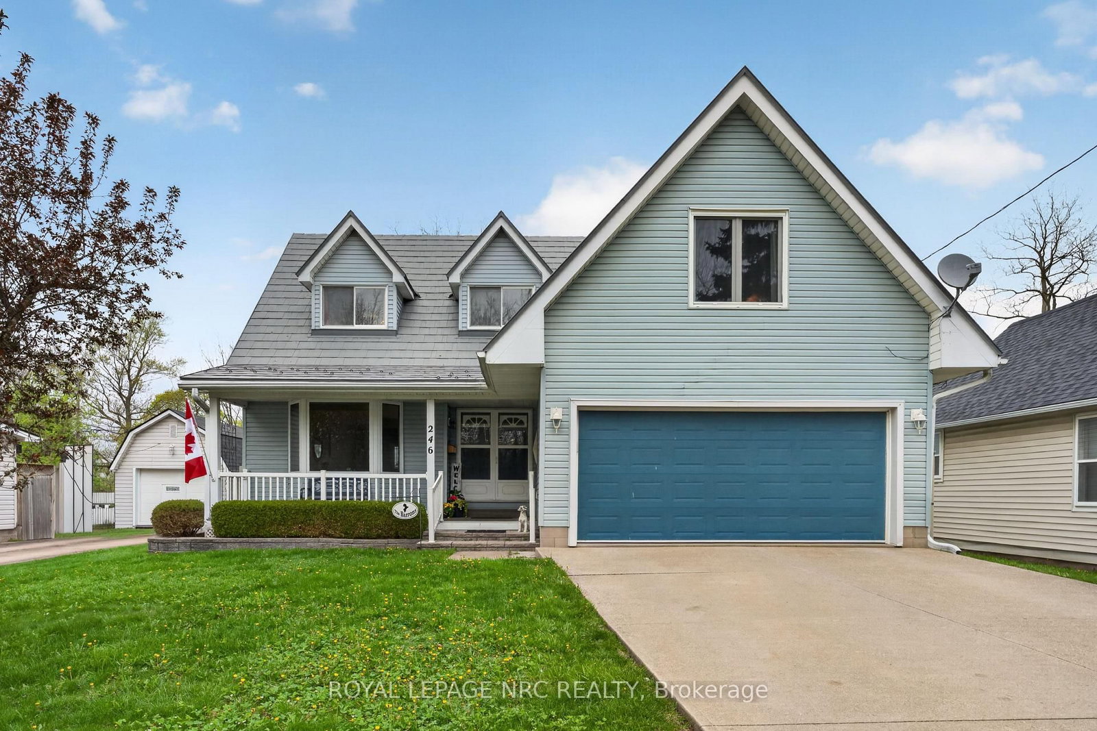 Detached House for sale at 246 Courtwright Street, Fort Erie, Ontario, L2A 2R8 - Central - MLS: X13065598