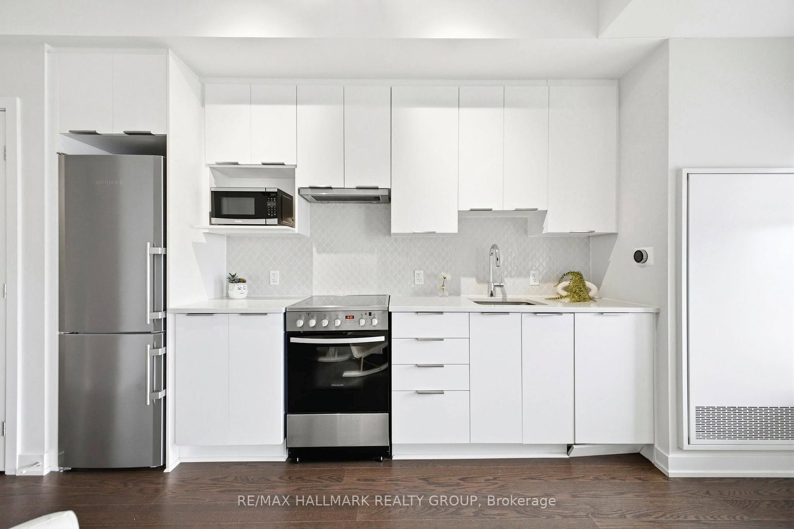 530 De Mazenod Avenue, Unit 502 - Photo 11
