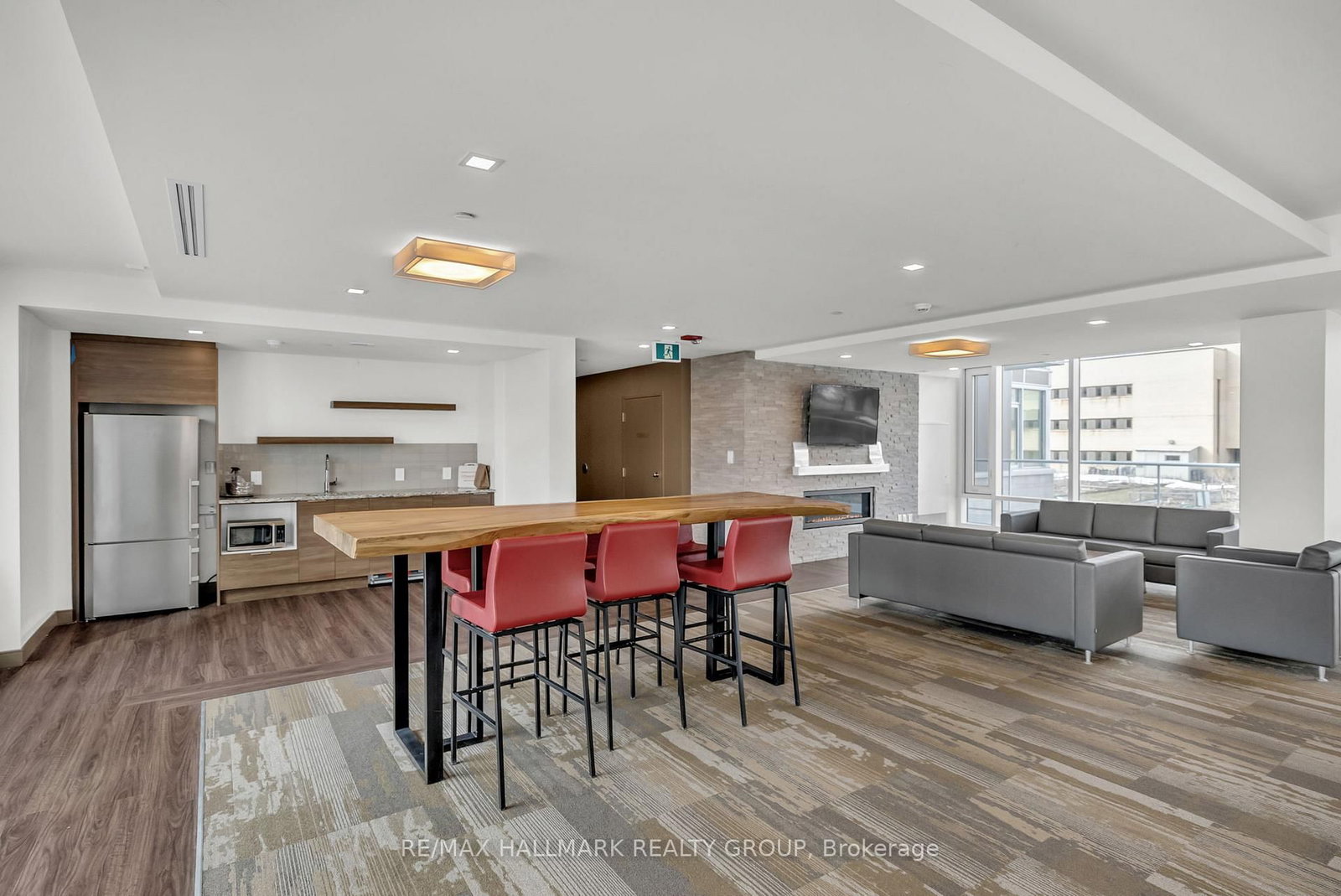 530 De Mazenod Avenue, Unit 502 - Photo 20