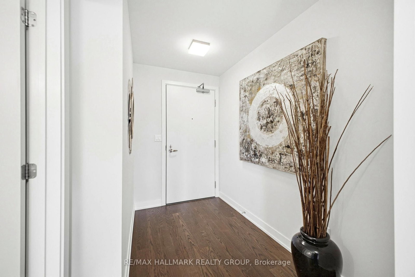 530 De Mazenod Avenue, Unit 502 - Photo 4