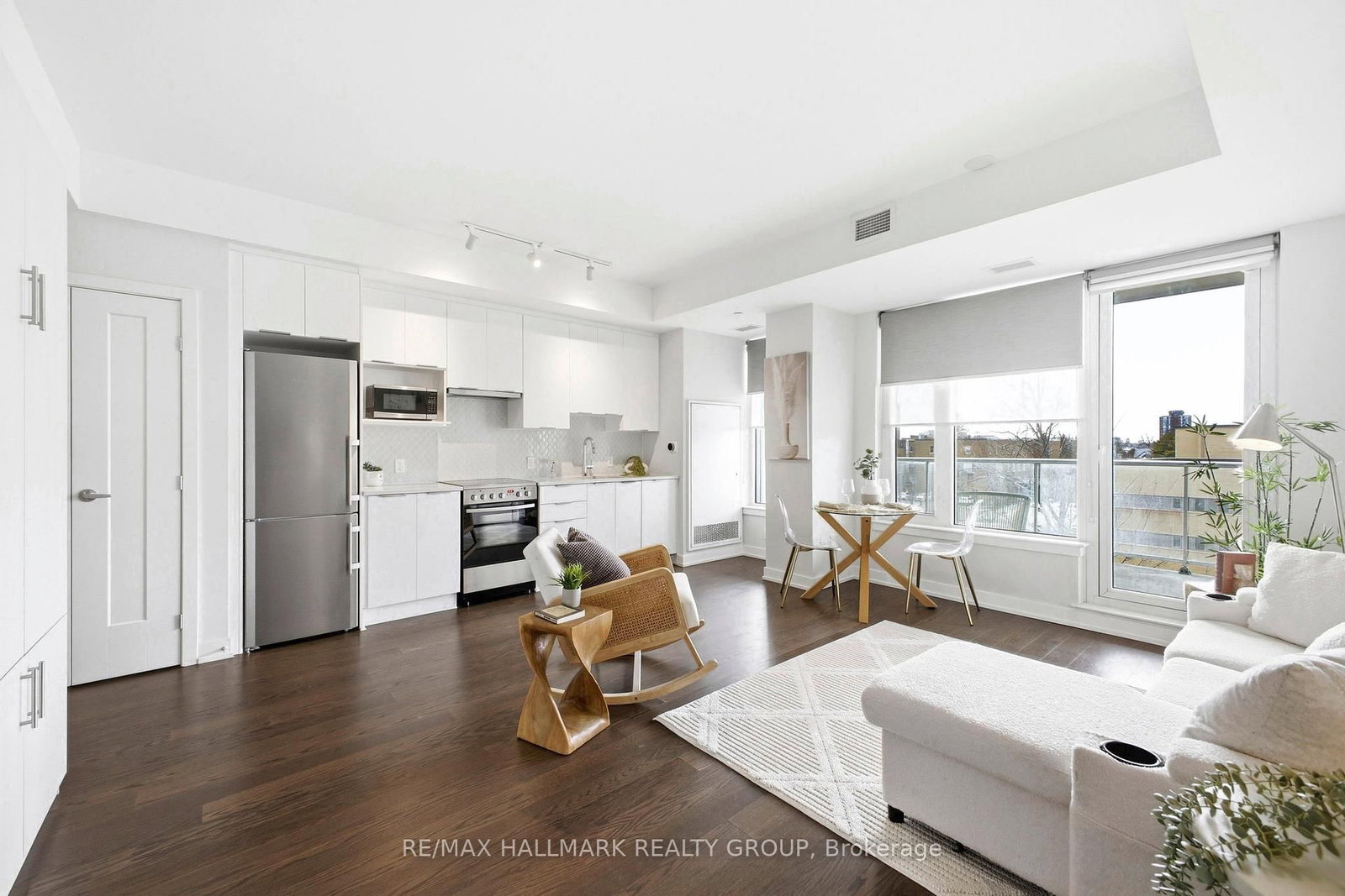 530 De Mazenod Avenue, Unit 502 - Photo 7