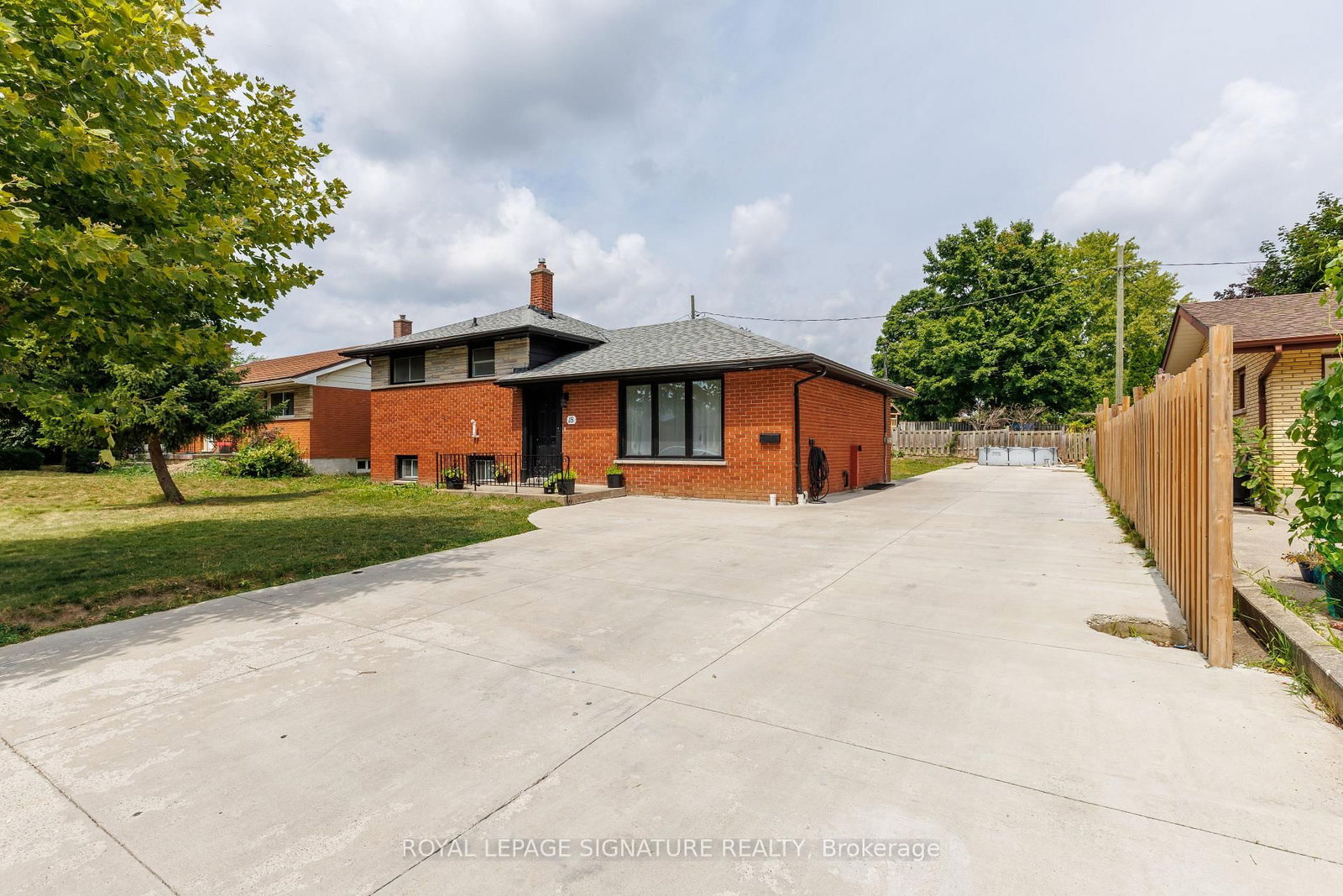 Detached House for sale at 18 Silverdale Crescent, London South, Ontario, N5Z 4A4 - South T - MLS: X13065724