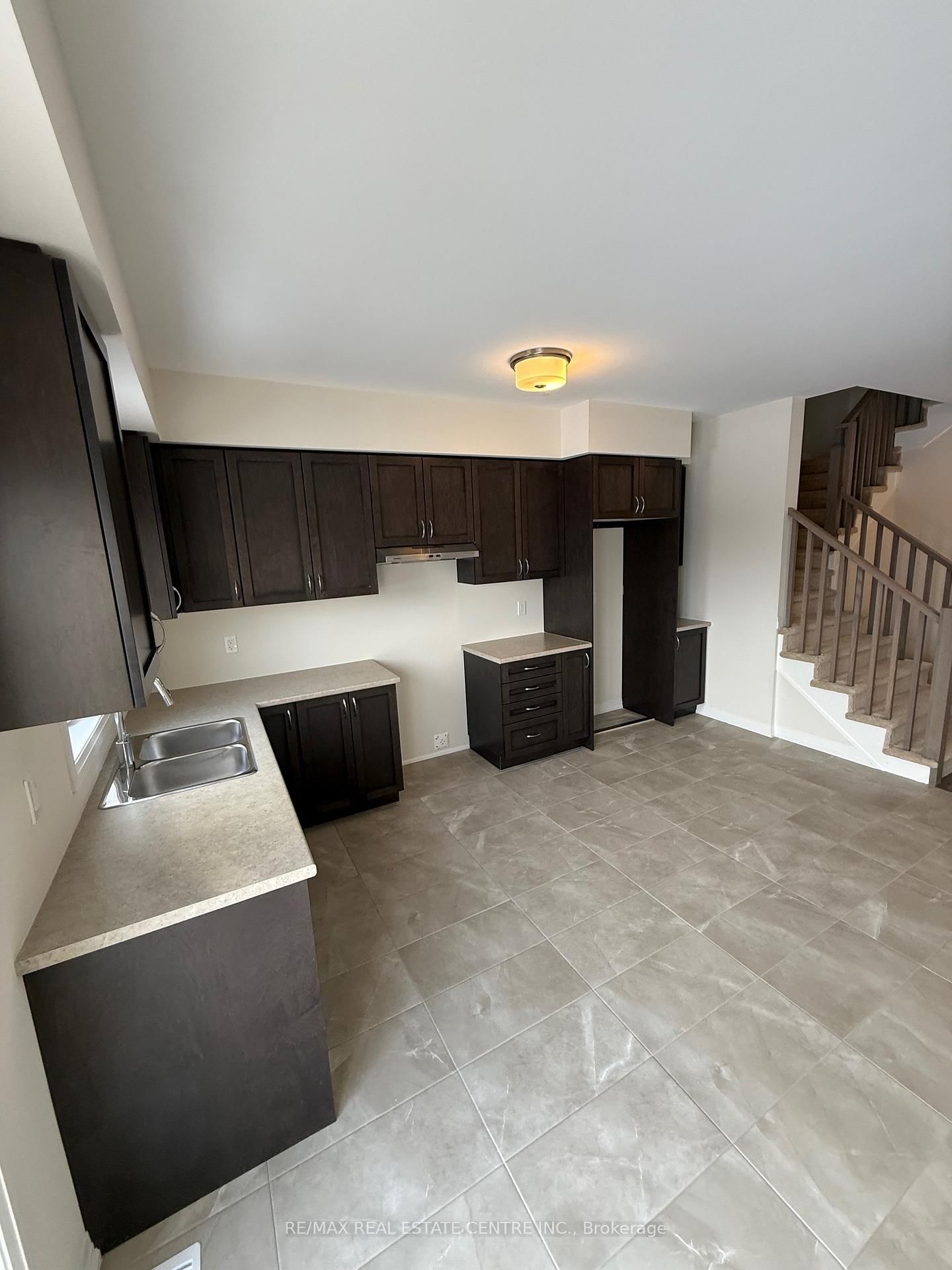 660 Colborne Street W, Unit 156 - Photo 8