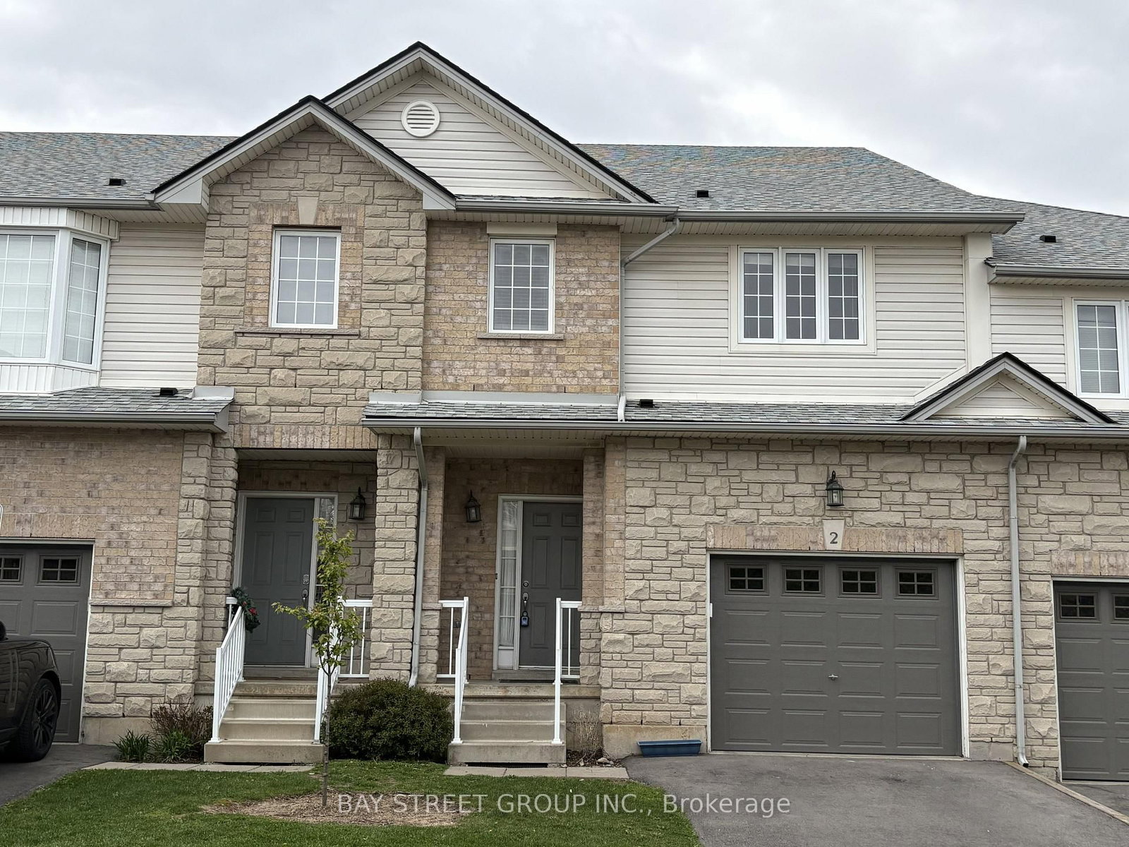 60 CLOVERLEAF Drive, Unit 2