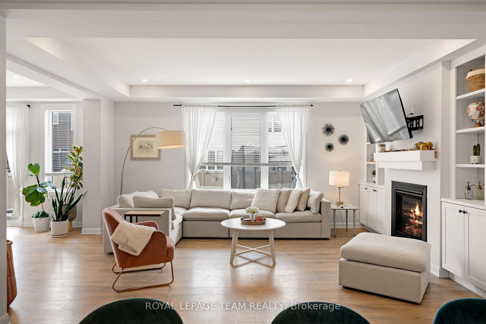 98 RALPH ERFLE Way • Ottawa, ON photo 12