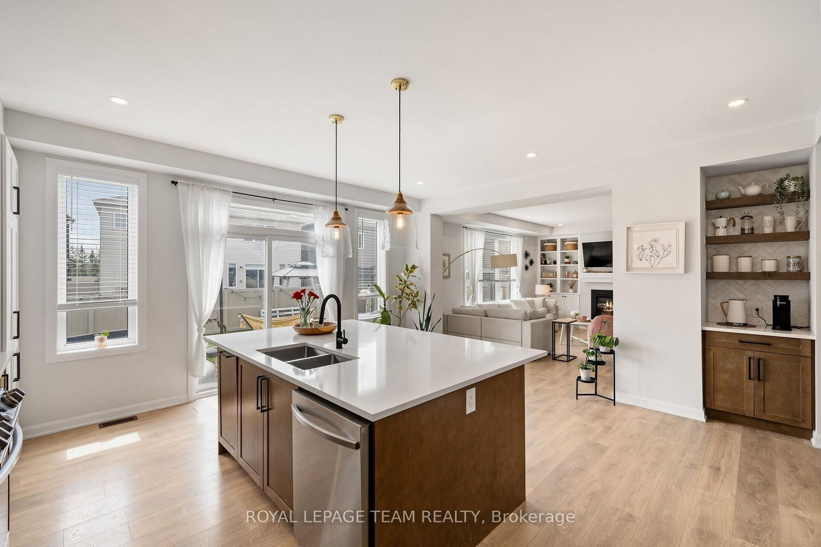 98 RALPH ERFLE Way • Ottawa, ON photo 18